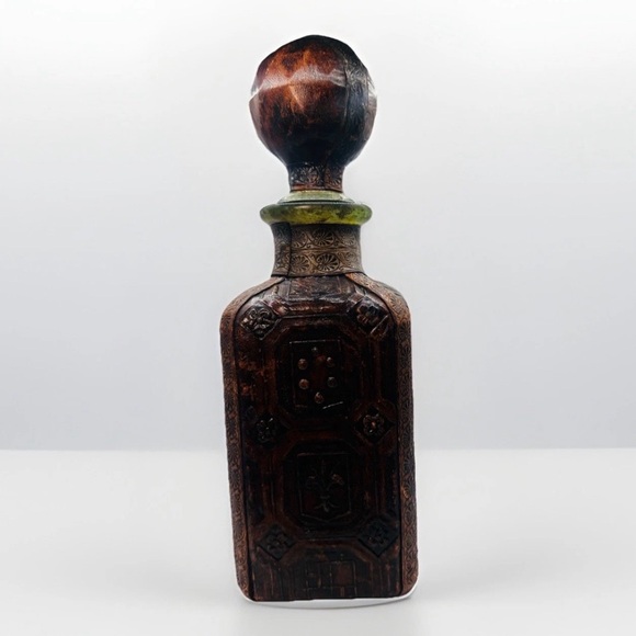 SET OF ANTIQUE LEATHER WRAPPED COVERED GLASS LIQUOR DECANTERS W/ STOPPER 10.5” - Picture 4 of 6
